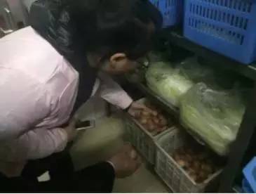 吃到變質(zhì)的雞蛋，食堂的衛生究竟如何？