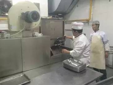 吃到變質(zhì)的雞蛋，食堂的衛生究竟如何？