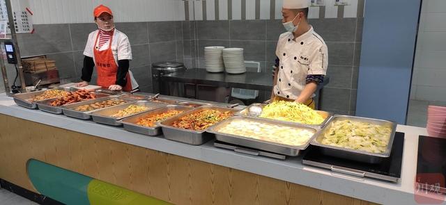 學(xué)校食堂設立曝光墻：對餐飲浪費浪費說(shuō)“不”